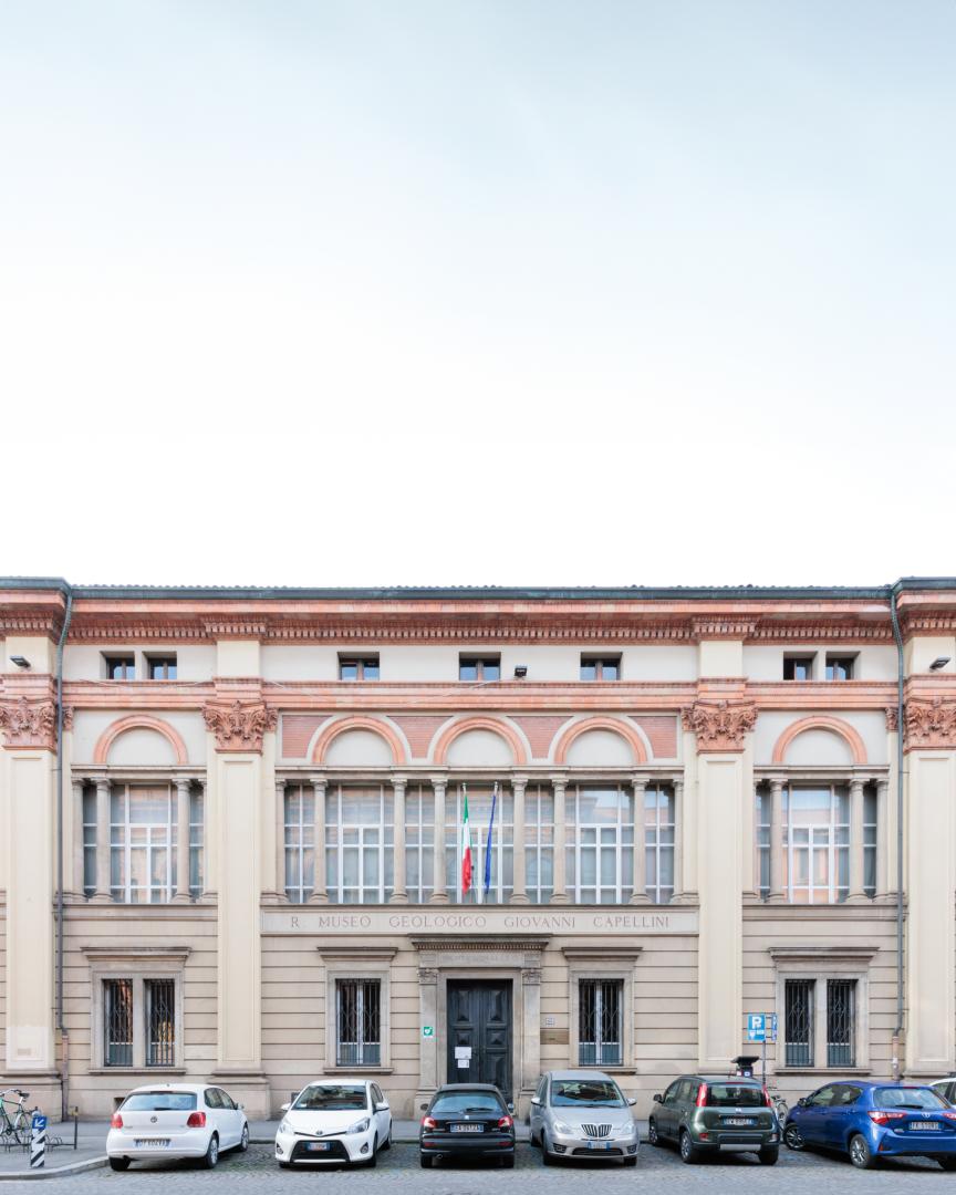 vista frontale dell'edificio del museo capellini